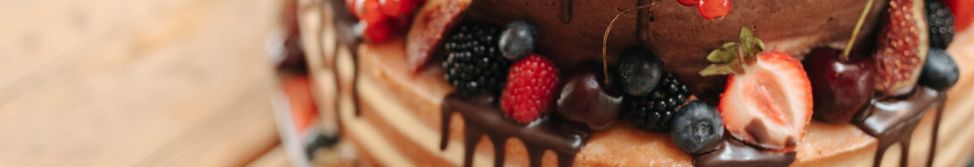 Ciasto z owocami polane czekoladą